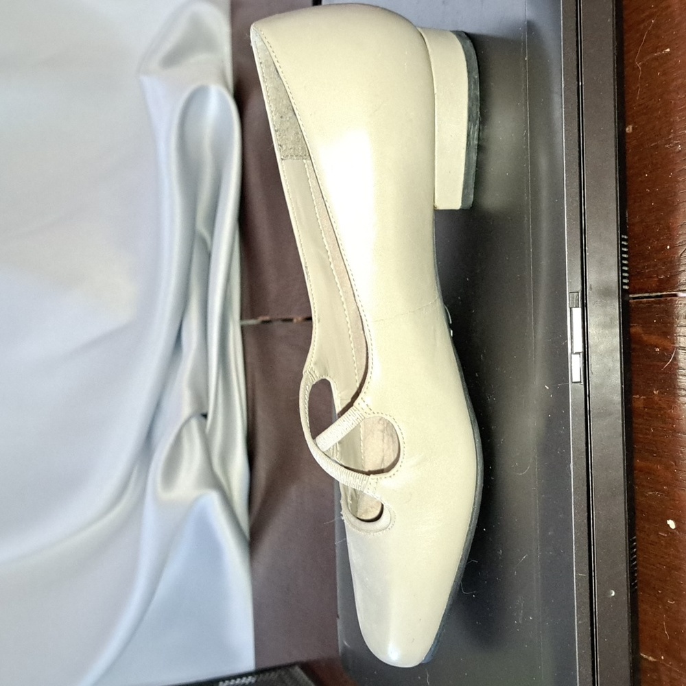 Elegant Women's Dark Bone  Flats Liz Baker size 8W - Picture 7 of 9